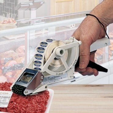 Handheld label applicator for labels on roll